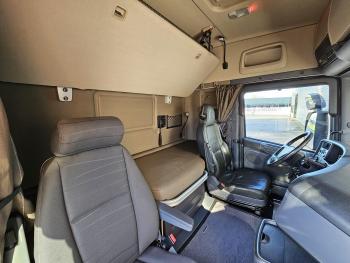 R490 / 8x2 / HMF 85 TM CRANE / WINCH / JIB